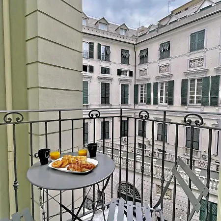 Happy Family U Papaviou Lägenhet Genua